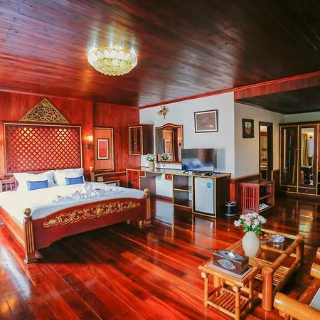 E-Outfitting Vang Thong Hotel Луанґпхабанґ Екстер'єр фото