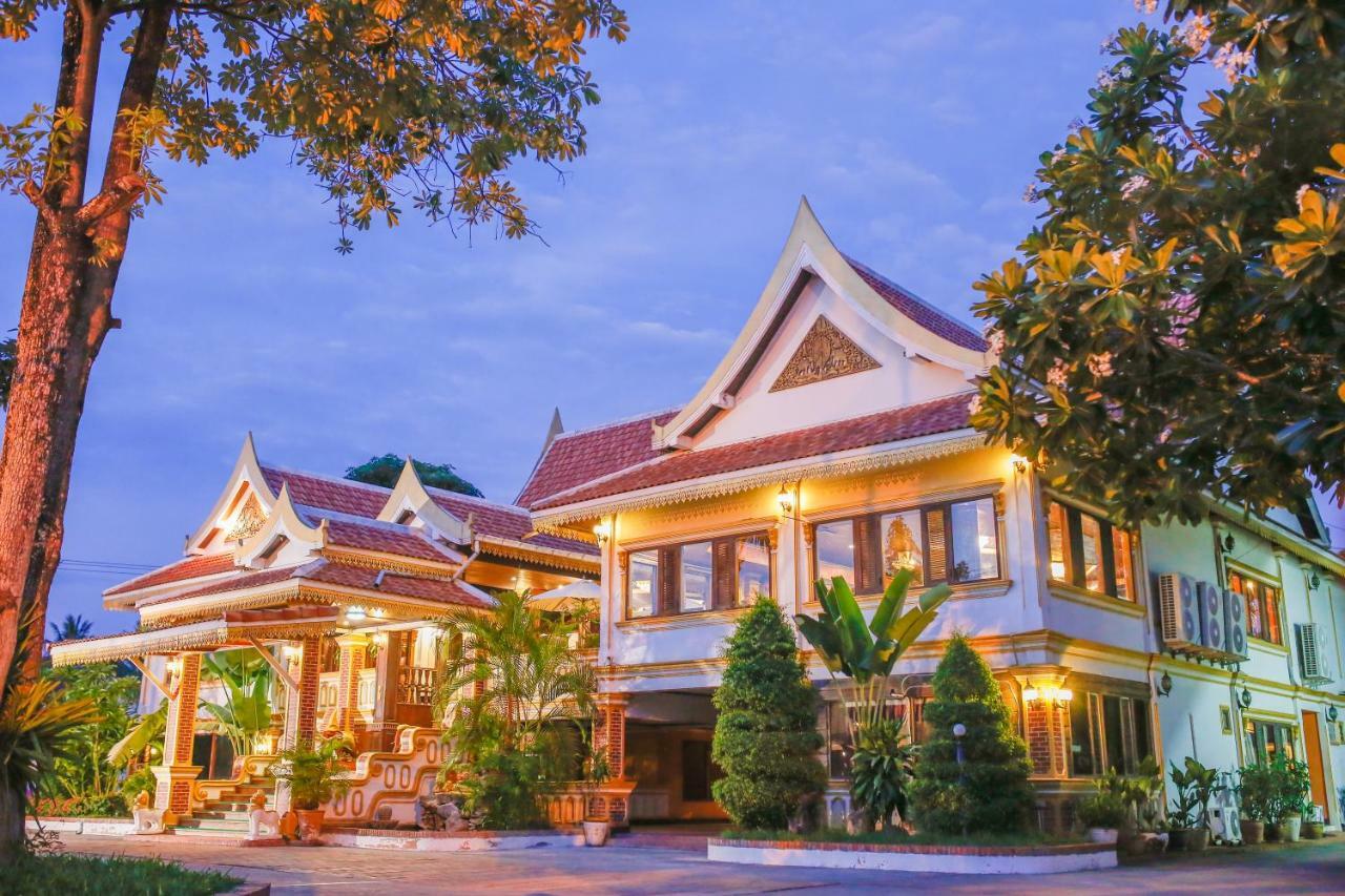 E-Outfitting Vang Thong Hotel Луанґпхабанґ Екстер'єр фото