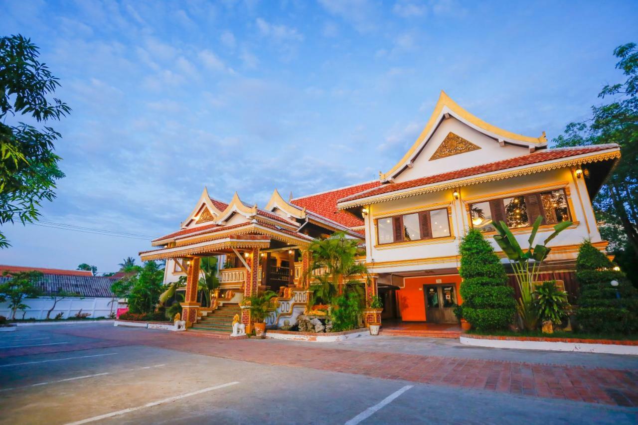 E-Outfitting Vang Thong Hotel Луанґпхабанґ Екстер'єр фото