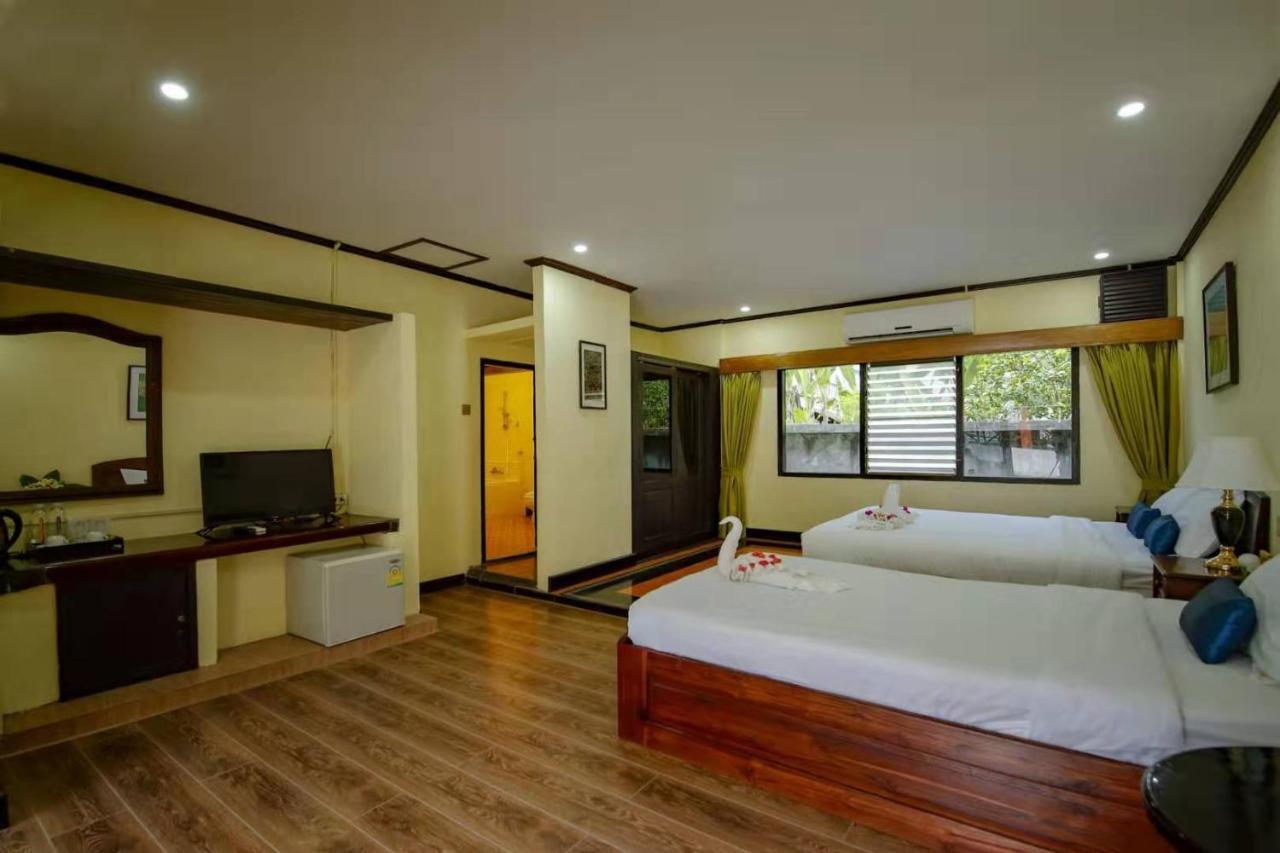 E-Outfitting Vang Thong Hotel Луанґпхабанґ Екстер'єр фото